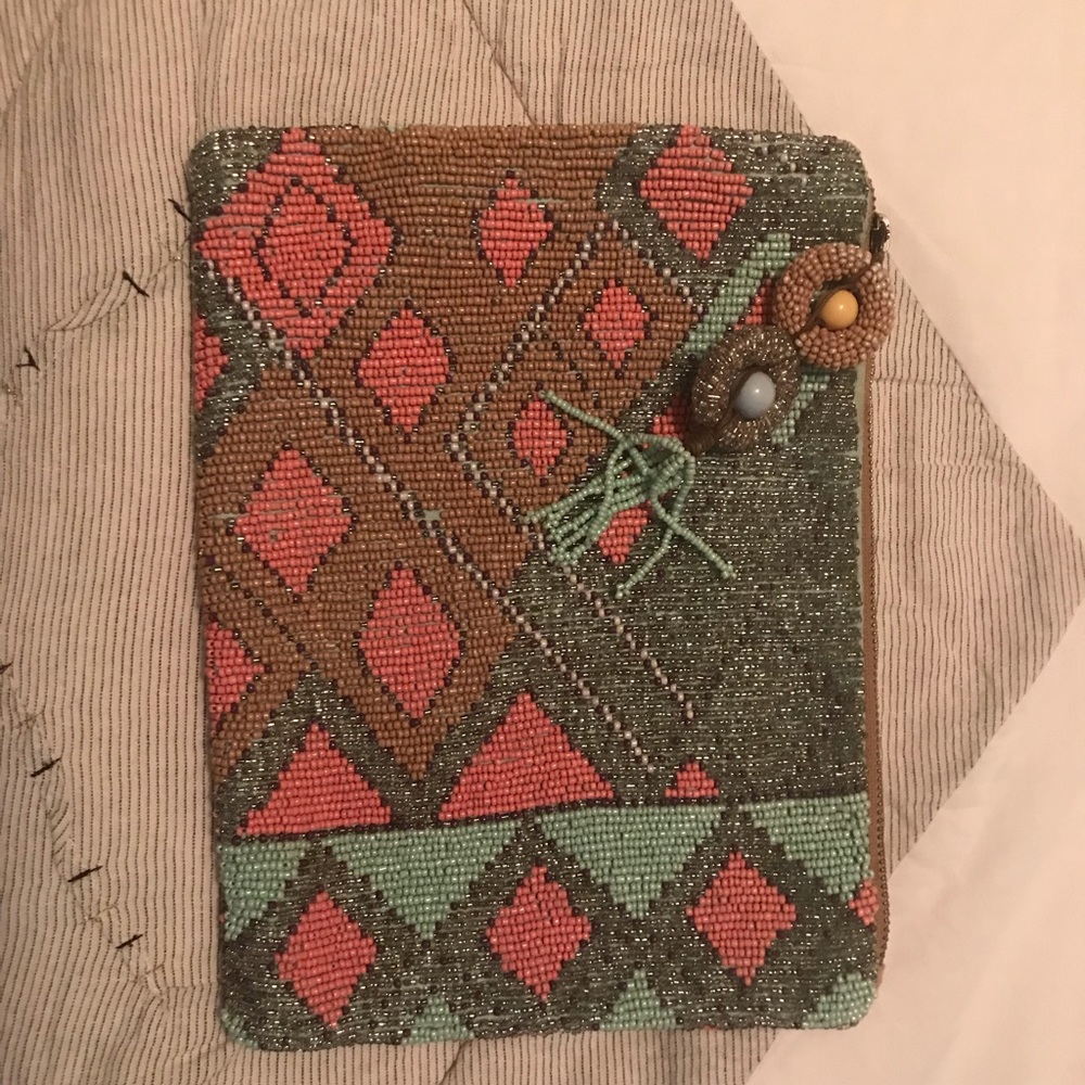 Beaded clutch